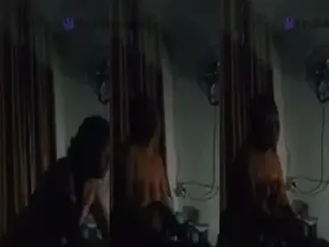 Mahasiswi Cantik Goyang Atas Kasur Sensor Smile