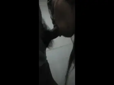 Tante Kacamata Cantik Pasrah Servis Kasur